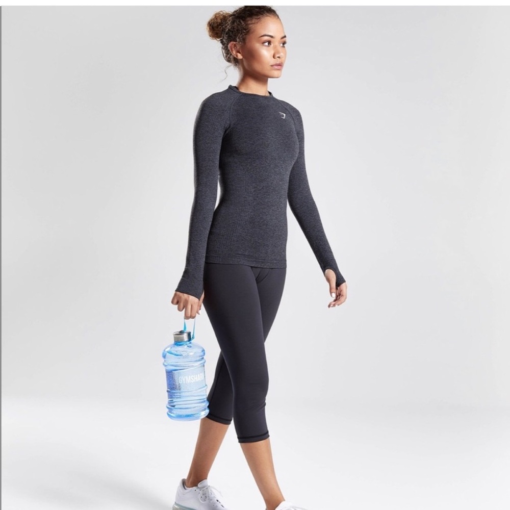 Gymshark vital seemless 2.0 longsleeve top in black marl. Size small